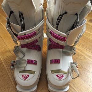 Roxy girls ski boots size 23.5
